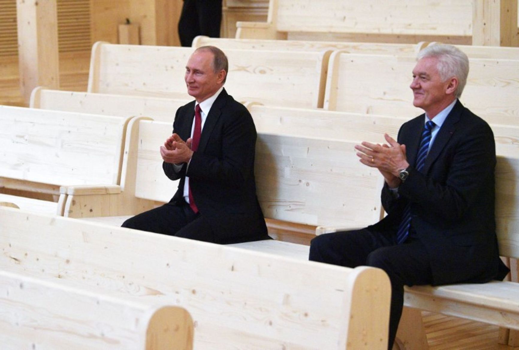 Putin and Timchenko applauding the Vienna court’s decision.